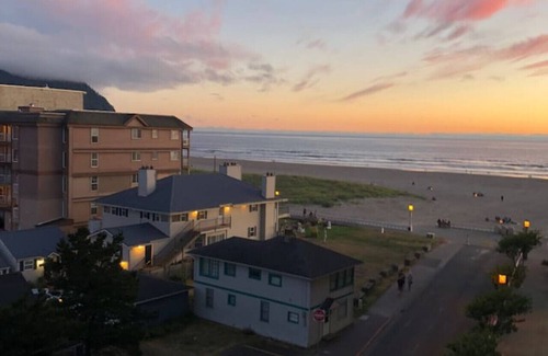 Seaside Gilbert District Apartment | WorldMark 5-Star Resort Ocean Front ,Seaside, Oregon