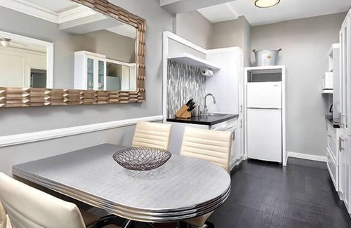 Park West House | WorldMark Inn at the Park - Studio King