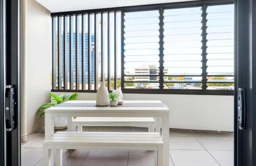 Newcastle Apartment | Worth - Happy Honeysuckle - Free Internet
