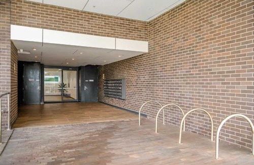 Newcastle Apartment | Worth - Happy Honeysuckle - Free Internet