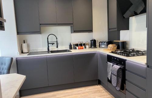 Worthing Apartment | WORTHING BEACH 180 - 2 bed seafront apartment with private parking