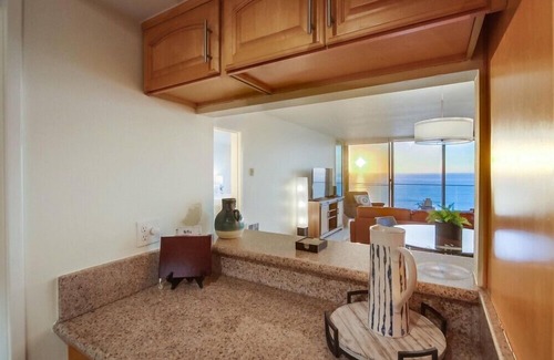 North Pacific Beach Condo | WOW 10th Fl Corner Unit * Ocean Views * Pool + Hot Tub