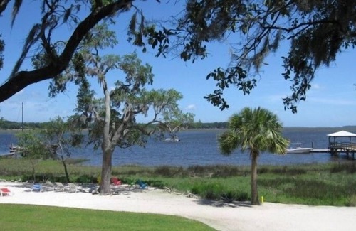 Midway Cottage | WOW - $225/nt! Salt Crest Waterfront Cottage w/Dock - Sleeps 8