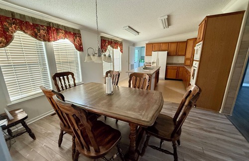 Utica House | Wow 3 hotel rooms in 1 perfect stay over, thru Hinds County, Pets are allowed!