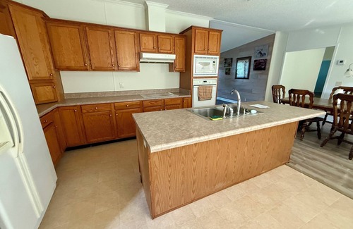 Utica House | Wow 3 hotel rooms in 1 perfect stay over, thru Hinds County, Pets are allowed!