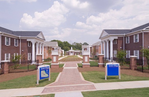 Carrollton Condo | Wow! 3BR Stylish Retreat Steps from UWG, Tanner & Southwire/Close to Atlanta