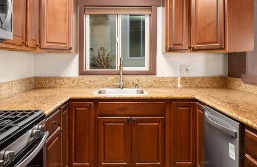 South Mission Beach House | WOW ALL YOURS! 3 br 2ba S. Mission Beach Dogs OK! AC! 4 Houses to the beach
