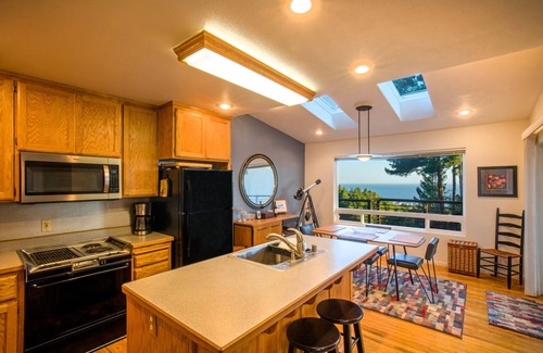 Shelter Cove House | Wow! Amazing Oceanview, walk to Beach & Game room!