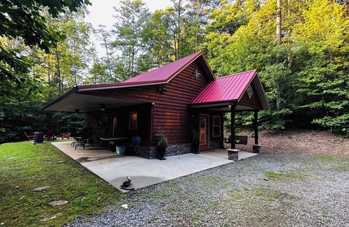 Murphy Cabin | WOW! Beautiful Modern Mountain Cabin- Cozy-Peaceful-Secluded-Fire Pit-Wifi-Pets