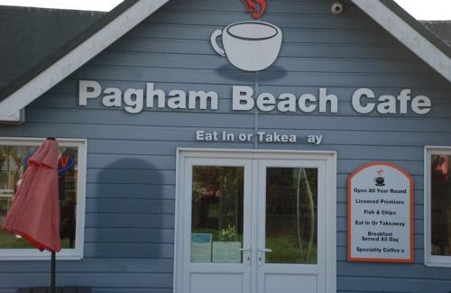 Pagham House | Wow I'm living on the beach. Luxury 4 bed sleeps 8