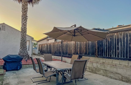 Lantern District Cottage | Wow location, near beaches/Harbor, shopping, restaurants, close to Ohana grounds