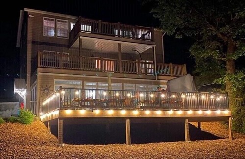 Gravois Mills House | *Wow, Luxury 5BR, 4BA Edgewater Escape w/Hot Tub!