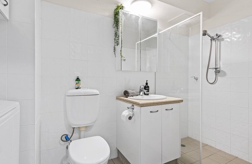 Kangaroo Point Apartment | Wow! ~ Skyline City, Water + Story Bridge Views
