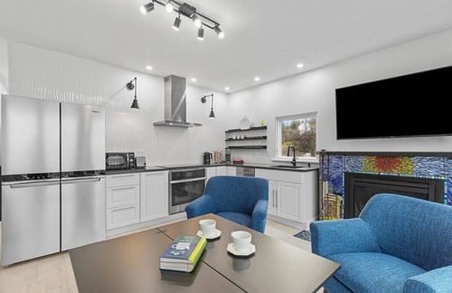 South Side Slopes Apartment | Wow! Skyline Sunset Escape On Hackstown