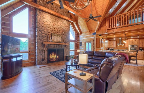 Logan Cabin | Wow! Timber Ranch Lodge, 43 acres, Sleeps 12, Family and Pet Friendly!