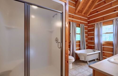 Logan Cabin | Wow! Timber Ranch Lodge, 43 acres, Sleeps 12, Family and Pet Friendly!