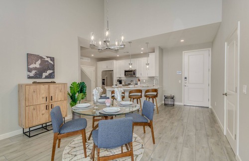 Ocotillo Condo | Wowie! This Resort Style Penthouse is it! 30 night Min