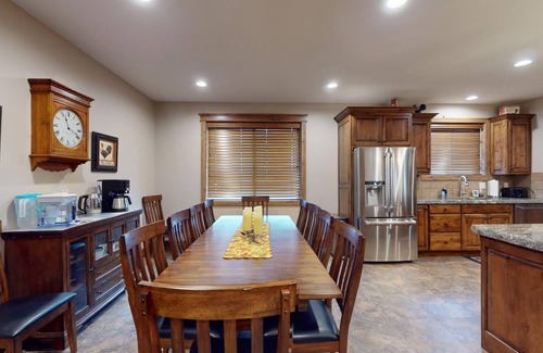 Island Park Cabin | WOY* 6Br, 5Ba, Sleeps 14, Waterfront, Private Boat Dock, Wifi