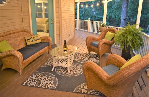 Stevensville House | Wrap around Beach Bunker