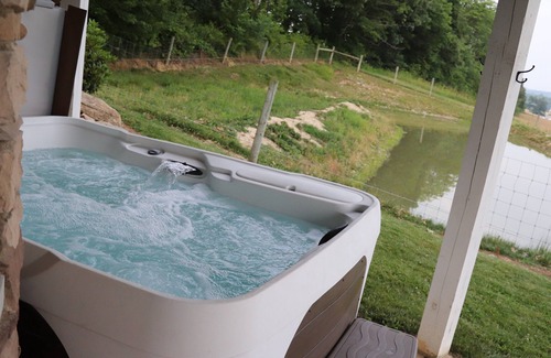 Dundee Cottage | Wrap Around Decks w/Beautiful View & Hot Tub