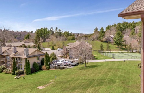 Blowing Rock Condo | Wren 303 | Restaurant, Pool, Spa