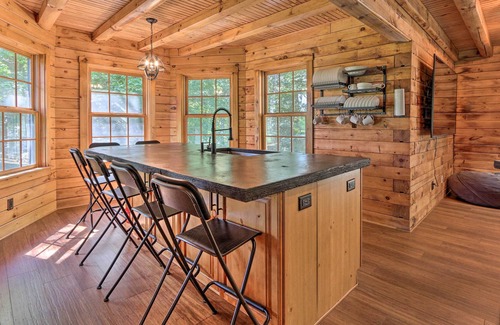 Amanda Cabin | 'Wren's Nest Cabin' on 15 Acres w/ Hot Tub!
