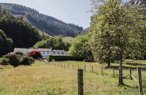 Thornthwaite Cottage | WREN'S NEST, character holiday cottage, with a garden in Keswick