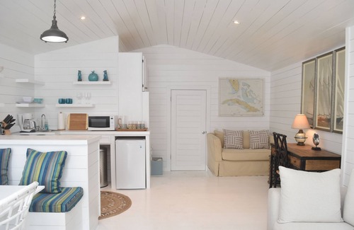 Dunmore Town Apartment | Wren’s Nest Right Above Town!