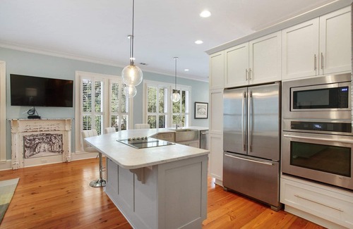 Historic District - North Condo | Wright Square Loft: Amazing Unit A in Downtown Savannah With Great Views!