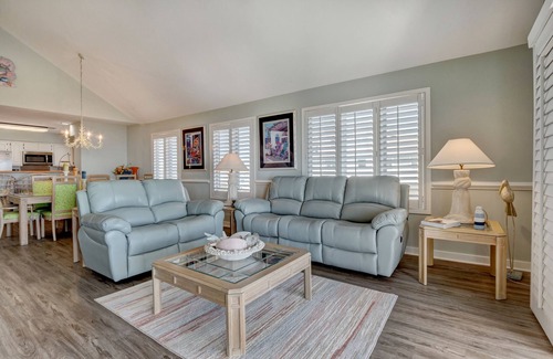 Shell Island Condo | Wrightsville Dunes B-3A - Oceanfront condo with community pool, tennis, beach