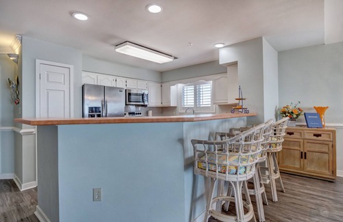 Shell Island Condo | Wrightsville Dunes B-3A - Oceanfront condo with community pool, tennis, beach