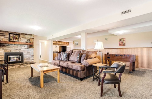Dundee House | Wrightway Hideaway: A two bedroom guest-suite in the Dundee foothills