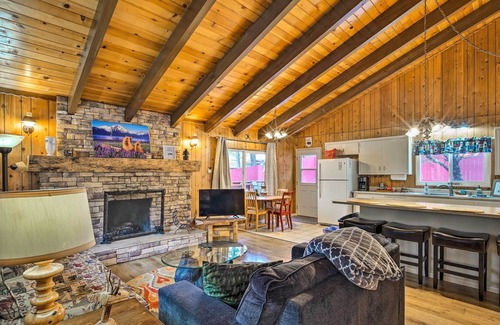 Wrightwood House | Wrightwood Home with Fire Pit < 1 Mi to Downtown!