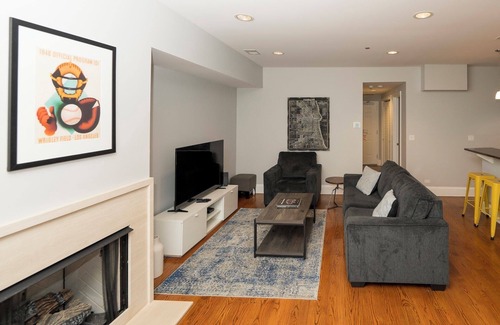 Lakeview Condo | Wrigley Field MVP Suite 1 Bedroom Apartment