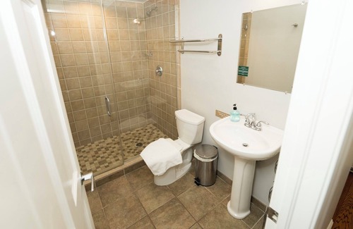 Lakeview Condo | Wrigley Field MVP Suite 1 Bedroom Apartment