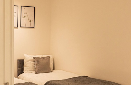Wroxton Apartment | Wroxton Serviced Apartment No 5