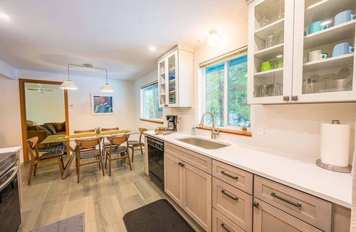 Port Angeles House | WS Paradise Tranquil Woodsy Escape with Hot Tub