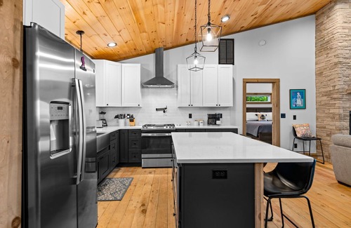 Morganton House | Wunder Bear Cabin - Pet Friendly | Hot Tub | Mtn Views | Game Room