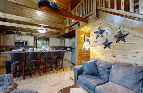 Gatlinburg - Pigeon Forge Cabin | Wuzzy's Flophouse
