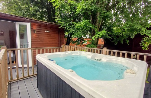 Troutbeck Bridge Cabin | Wynander Lodge - a holiday lodge that sleeps 4 guests in 2 bedrooms
