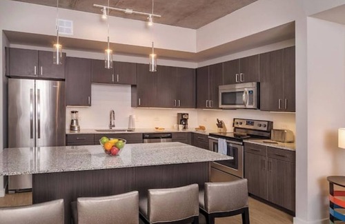 Warehouse District Condo | Wyndham Austin Luxurious 2 Bedroom with Kitchen