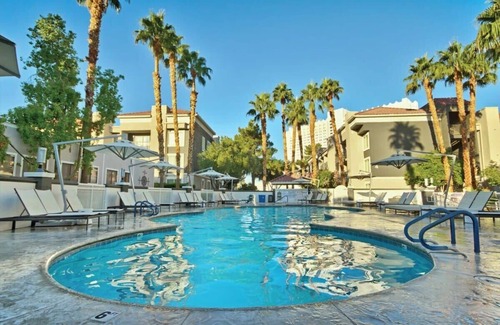 Las Vegas Condo | Wyndham Desert Rose Resort | 1BR King Suite