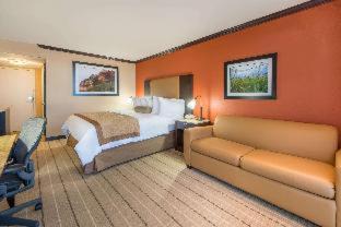 Wheatland Hotel | Wyndham Garden Oklahoma City Resort & Conference Hotel Near Airport, Fairgrounds Paycom & I40