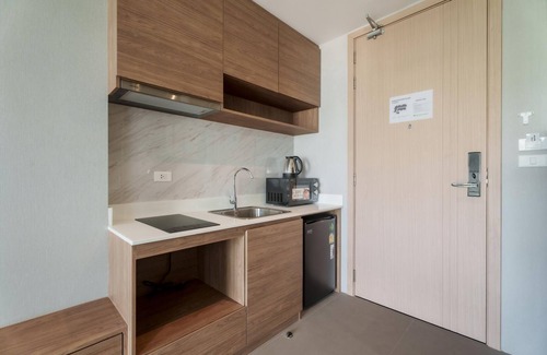 Sa Khu Condo | Wyndham Gardens 1320 Studio, 1 minute walk Naithon