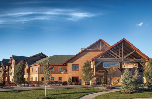 Lake Delton Condo | Wyndham Glacier Canyon |1BR/1BA King Suite w/Balc