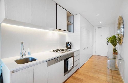 Werribee South Apartment | Wyndham Harbour Luxury Bayside Haven with parking