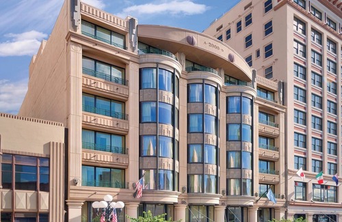 Gaslamp Quarter Condo | Wyndham Harbour Lights | Five Studio Suites