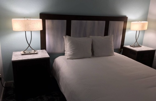 The Point Resort | Wyndham Inn on Long Wharf ~ Downtown Luxury Harborfront, One Bedroom with Views