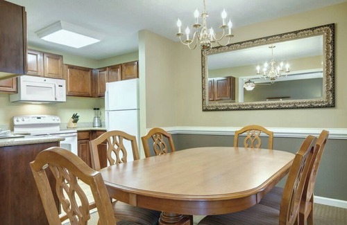 Williamsburg Condo | Wyndham Kingsgate | Two 2BR Suites Sleeps 12!