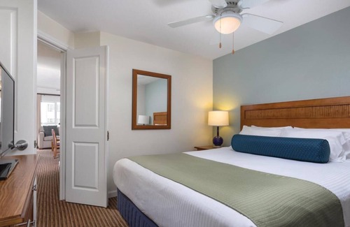 Townsite Resort | Wyndham Oceanside Resort 2 Bedroom Deluxe Ocean View Suite